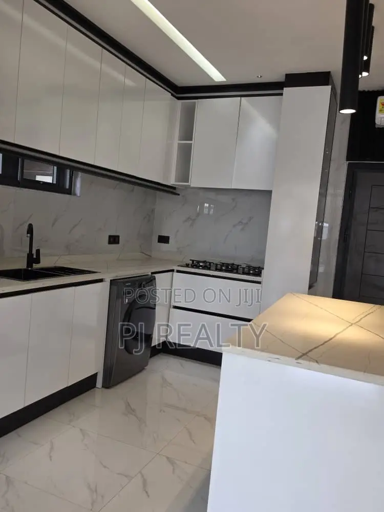 4bdrm House in Adenta for sale