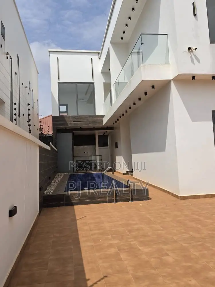 4bdrm House in Adenta for sale