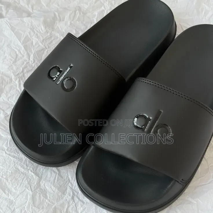 Alo Slide Black and White