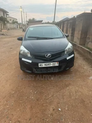 Toyota Vitz 1.3 FWD 5dr 2012 Black