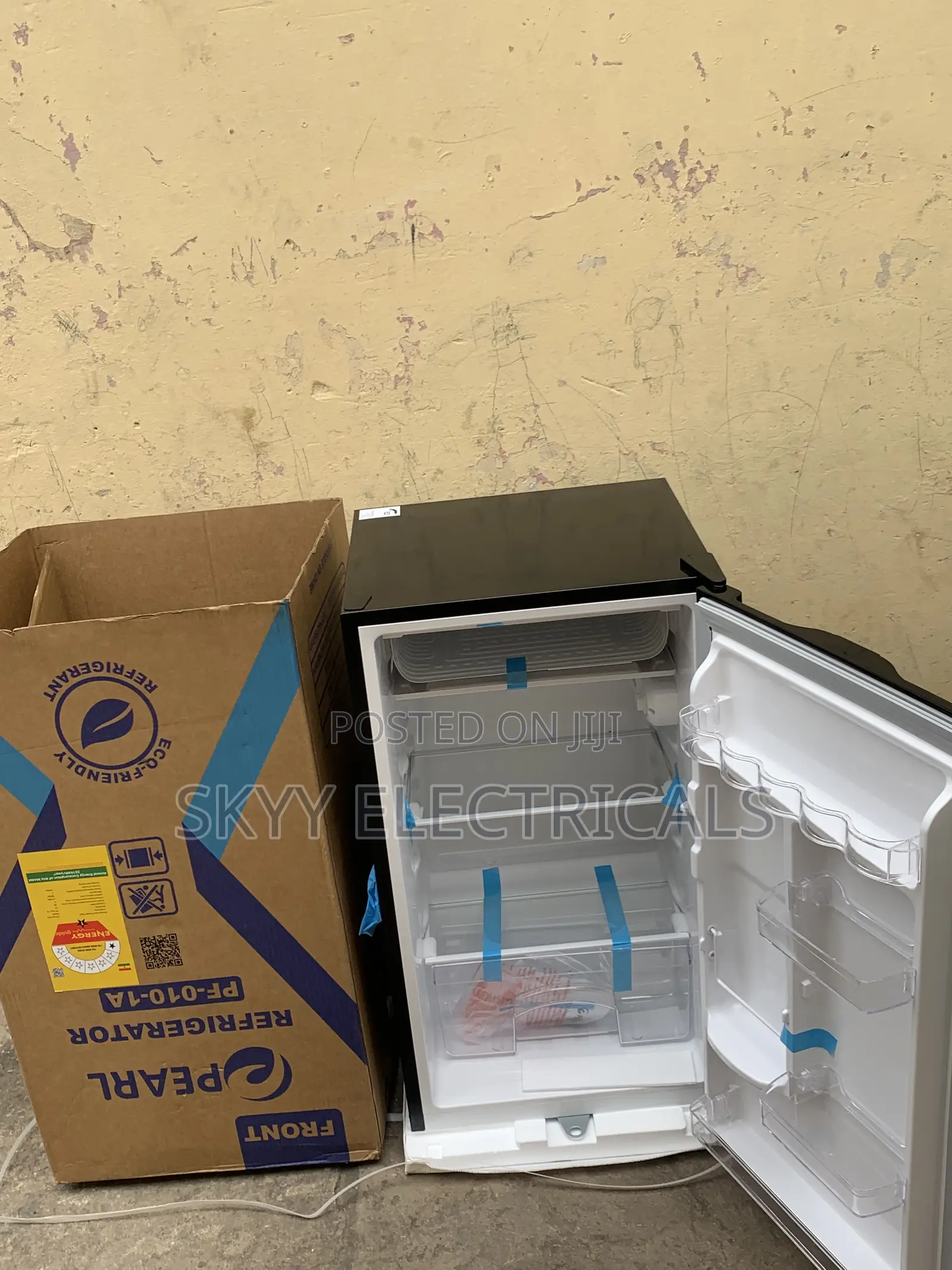Massive Pearl PF-010-1A 90liters Table Top Fridge