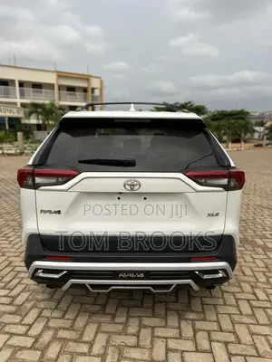 Toyota RAV4 XLE AWD 2020 White