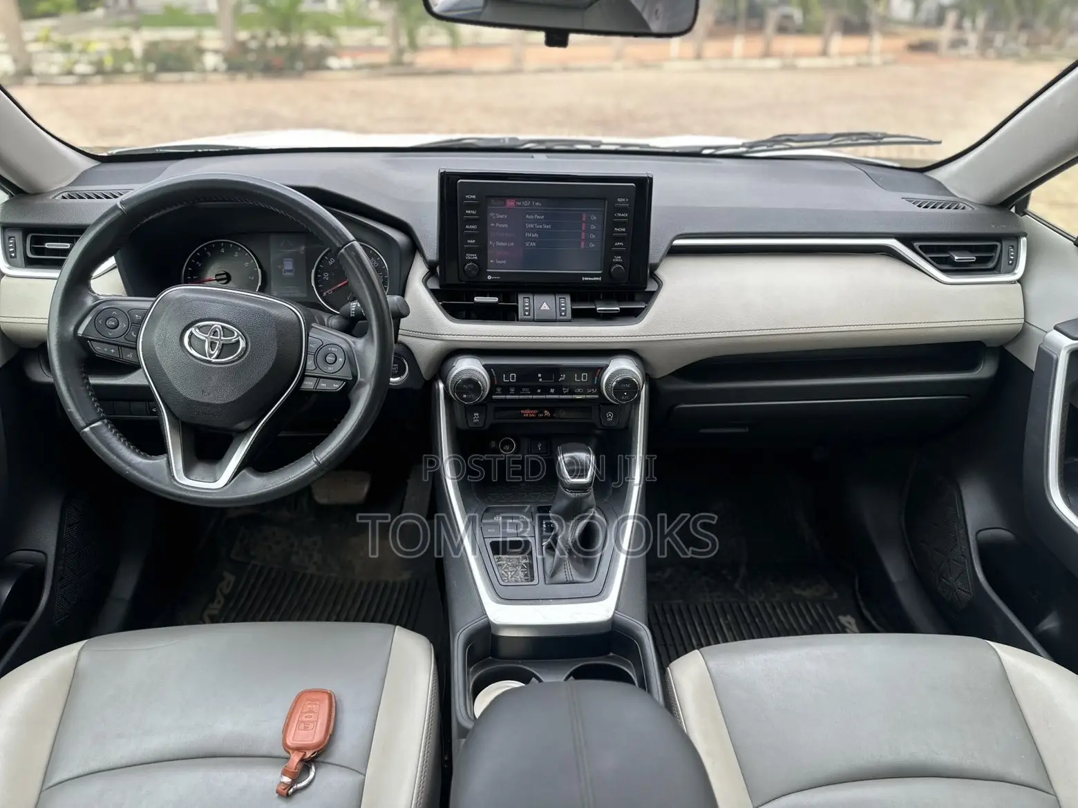 Toyota RAV4 XLE AWD 2020 White