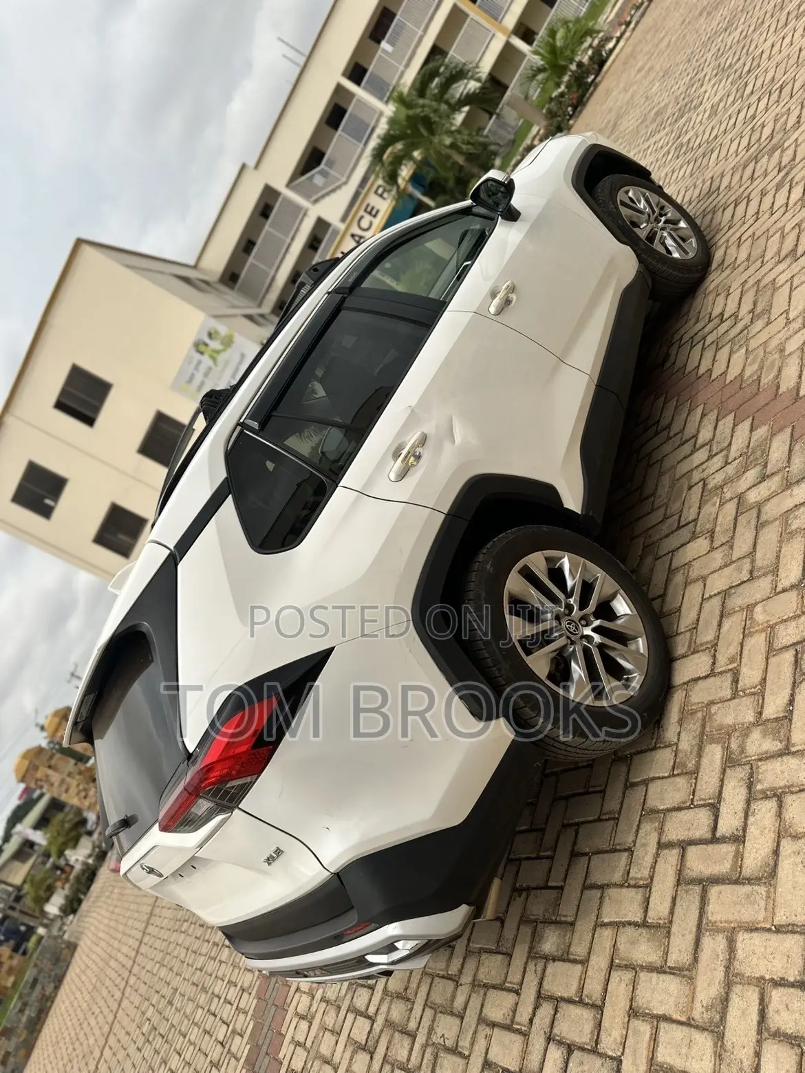 Toyota RAV4 XLE AWD 2020 White