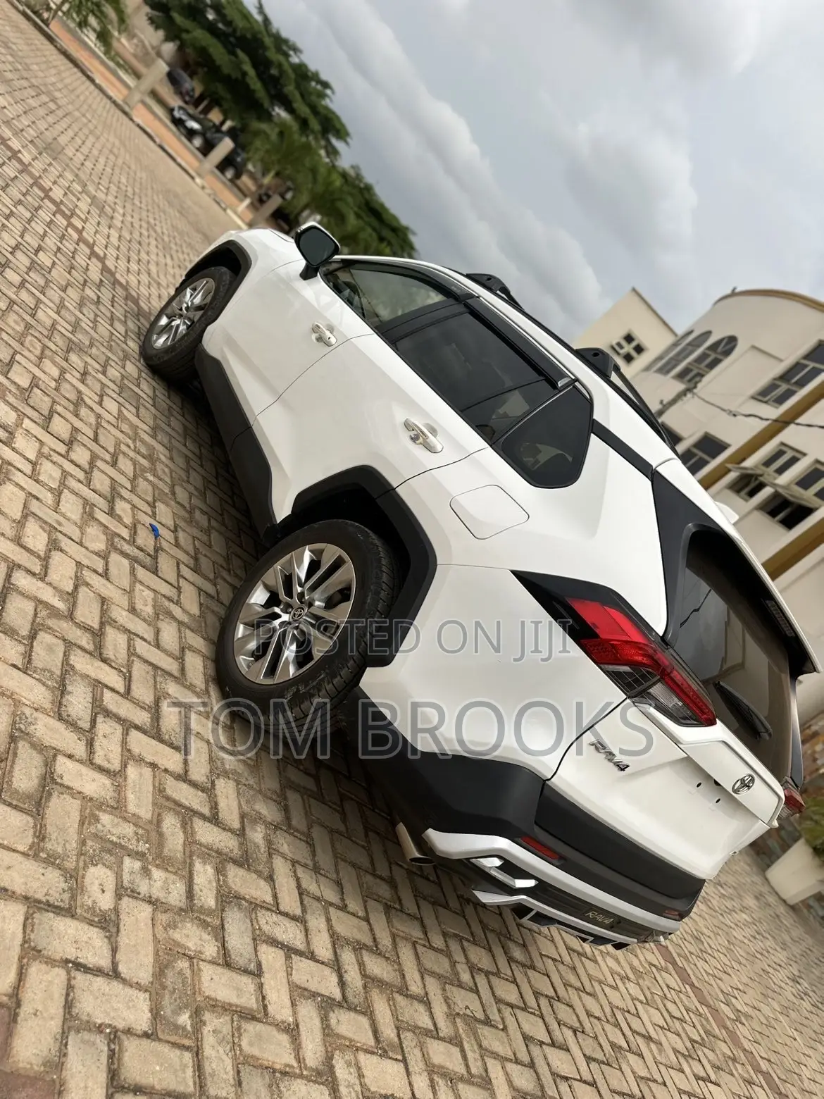 Toyota RAV4 XLE AWD 2020 White