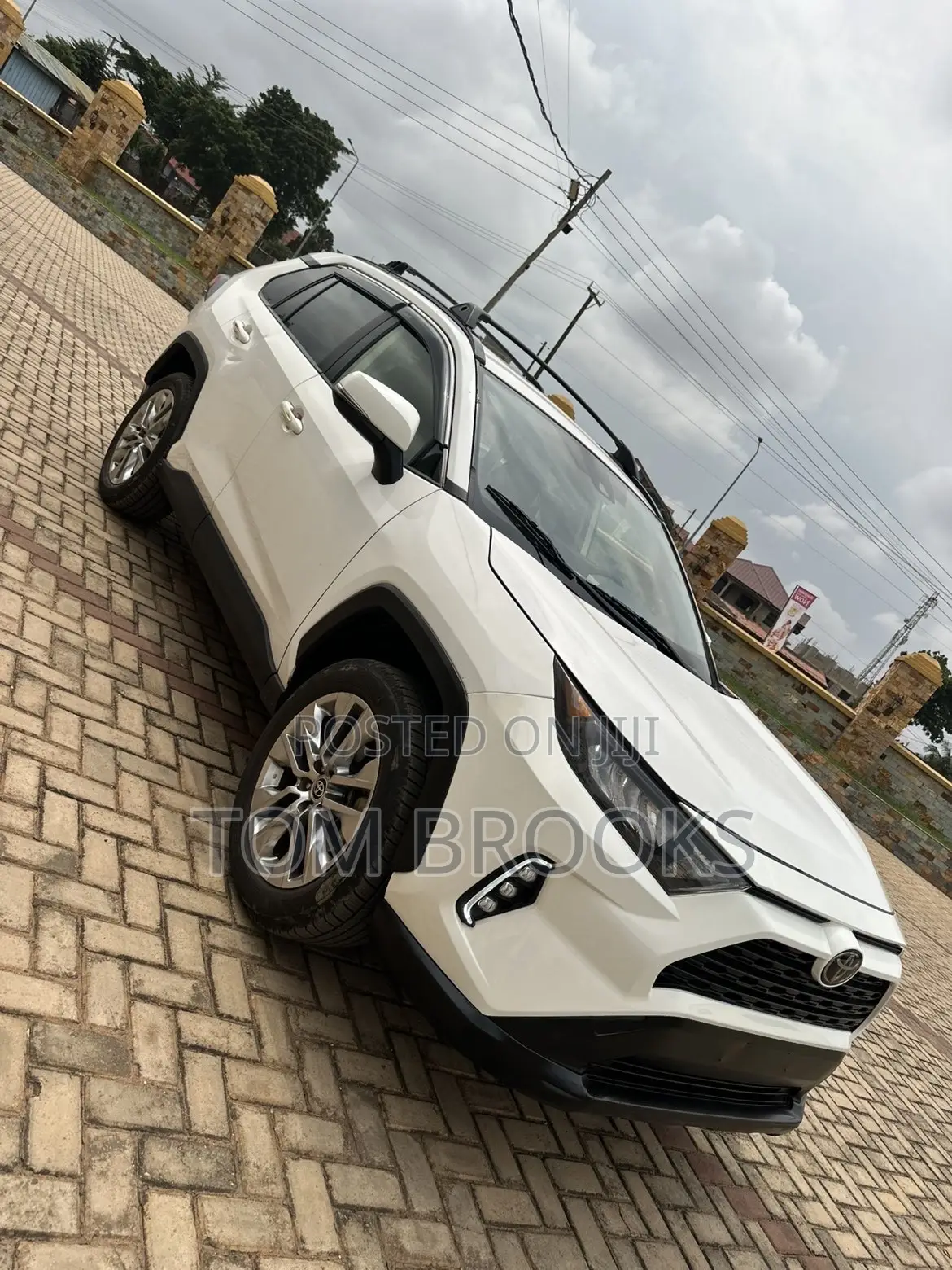 Toyota RAV4 XLE AWD 2020 White