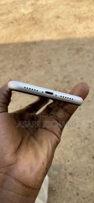 Apple iPhone XR 64 GB White
