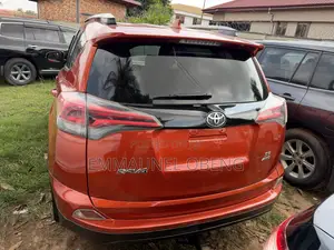 Toyota RAV4 2018 Orange