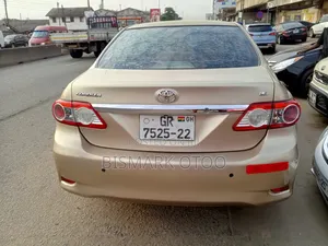 Toyota Corolla 2013 Gold
