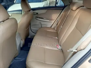 Toyota Corolla 2013 Gold