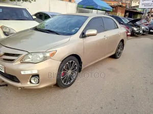 Toyota Corolla 2013 Gold
