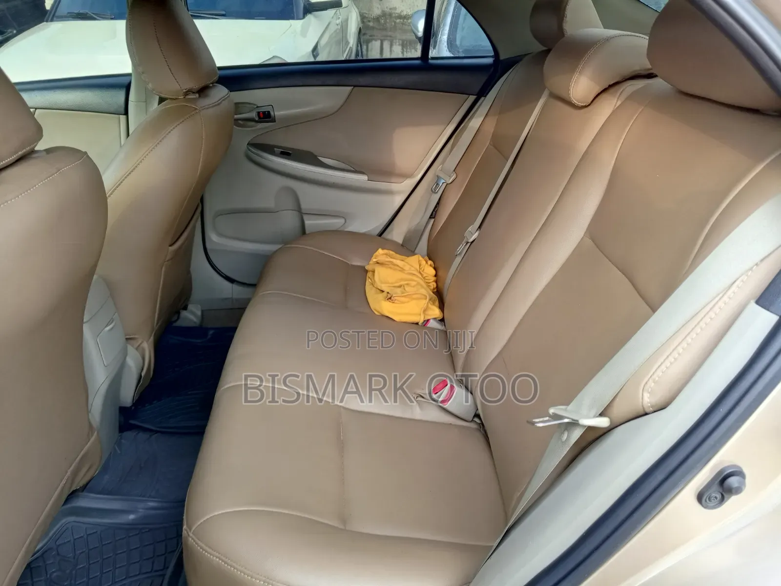 Toyota Corolla 2013 Gold