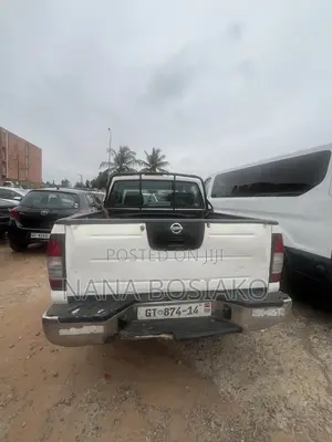 Nissan Hardbody 2011 White
