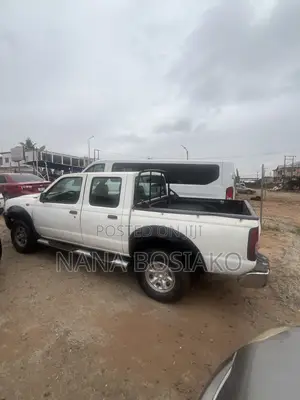 Nissan Hardbody 2011 White