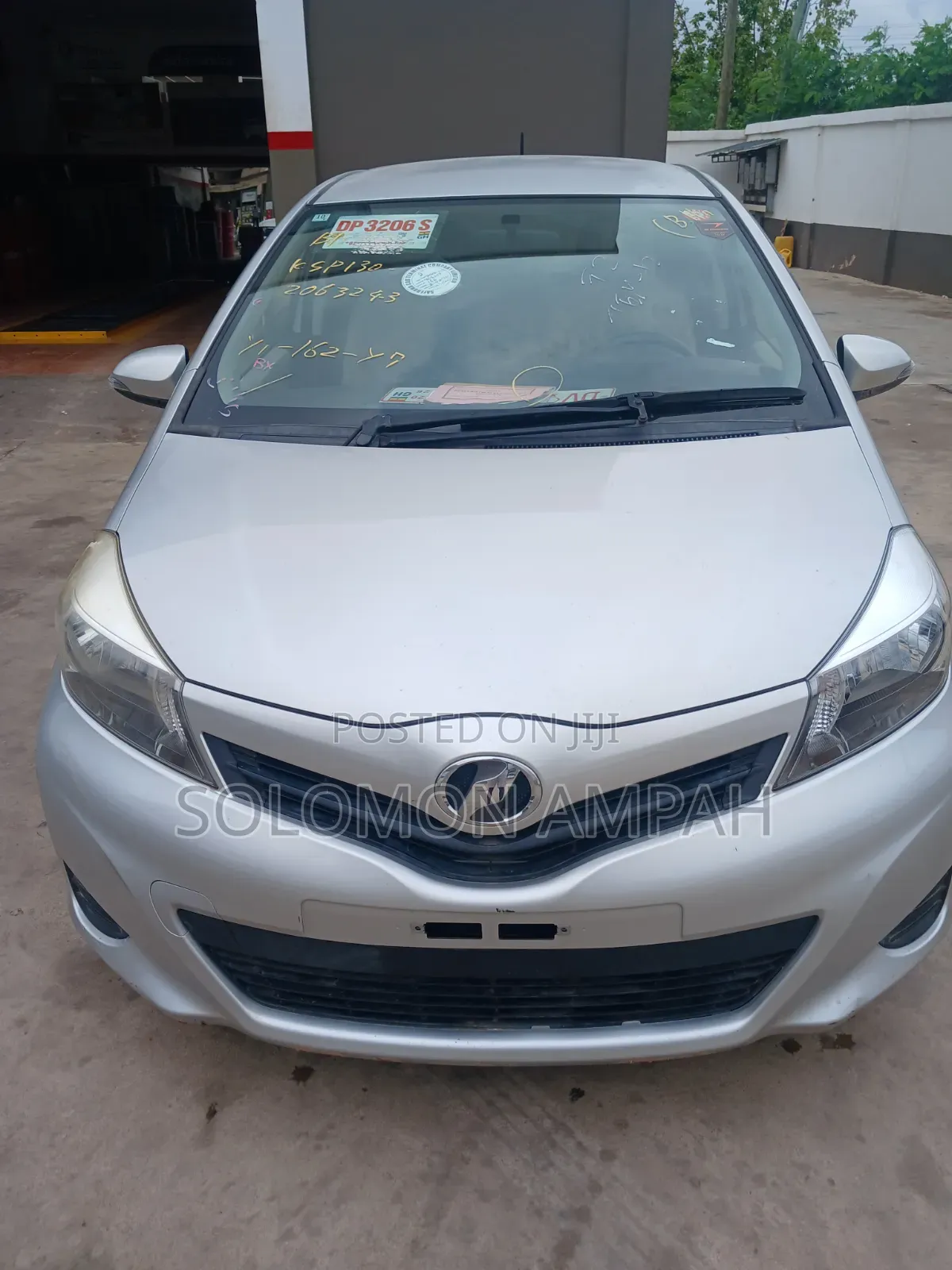 Toyota Vitz 1.0 FWD 3dr 2012 Silver