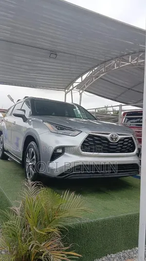 Toyota Highlander XSE 2022 Silver