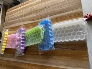 Kitchen Ice Cube Mold With Cover(silicone)