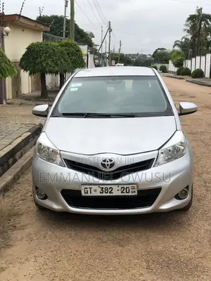 Toyota Yaris 2012 Silver