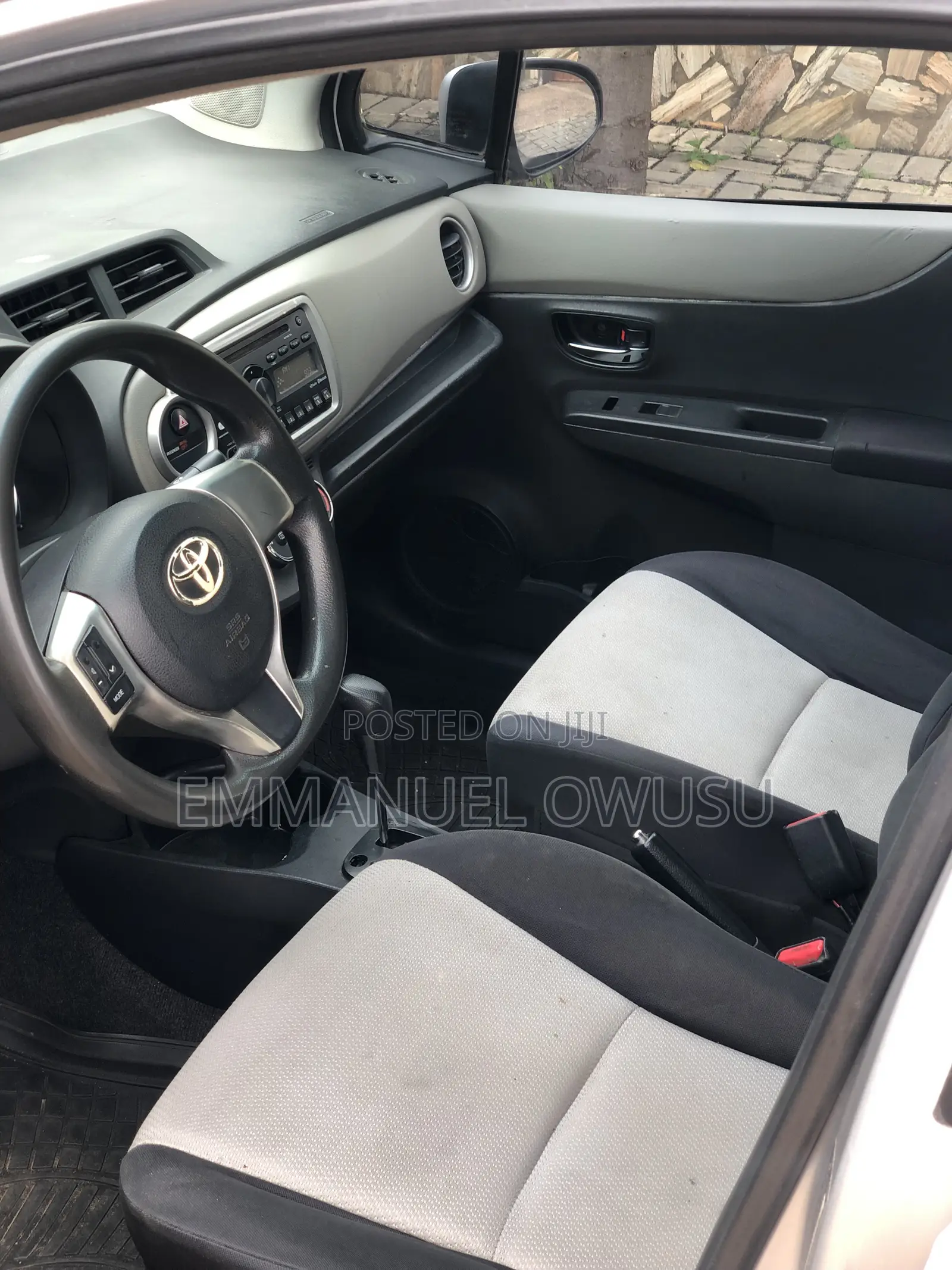 Toyota Yaris 2012 Silver