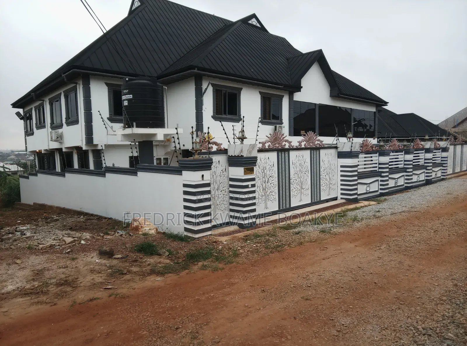 10bdrm Mansion in Brother K Estate, Kumasi Metropolitan for rent