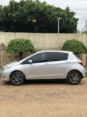 Toyota Yaris 2012 Silver