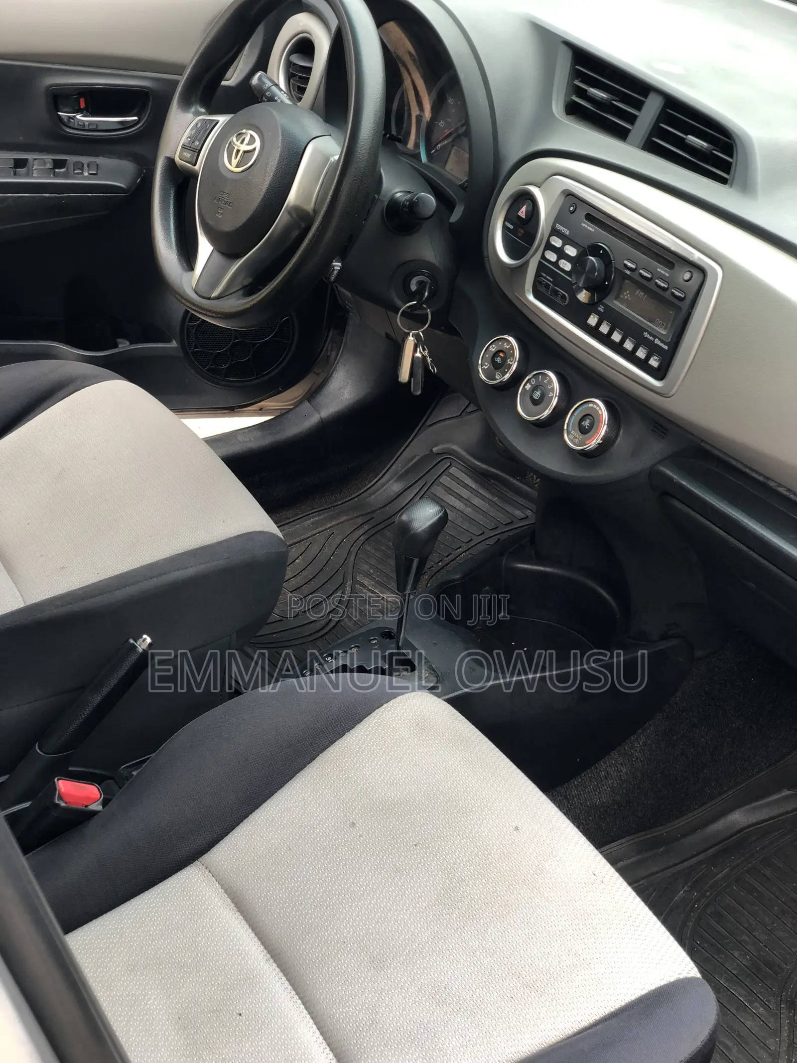 Toyota Yaris 2012 Silver