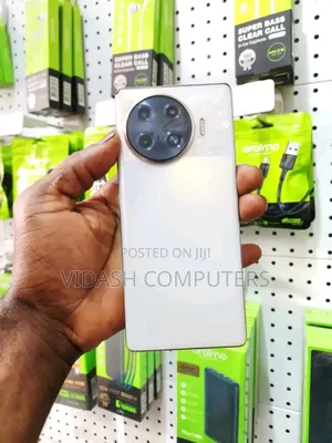 Tecno Spark 20 Pro Plus 256 GB Silver