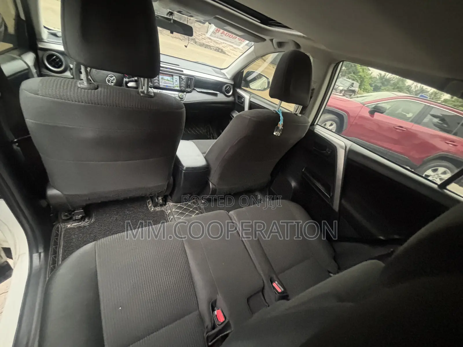 Toyota RAV4 XLE 4dr SUV AWD (2.5L 4cyl 6A) 2018 White