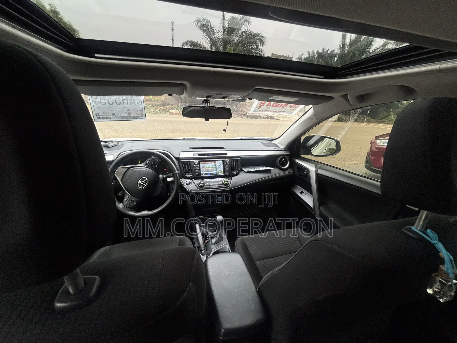 Toyota RAV4 XLE 4dr SUV AWD (2.5L 4cyl 6A) 2018 White