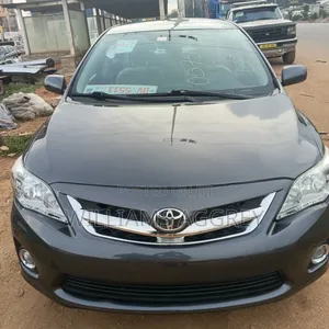 Toyota Corolla LE 4dr Sedan (1.8L 4cyl 4A) 2013 Gray