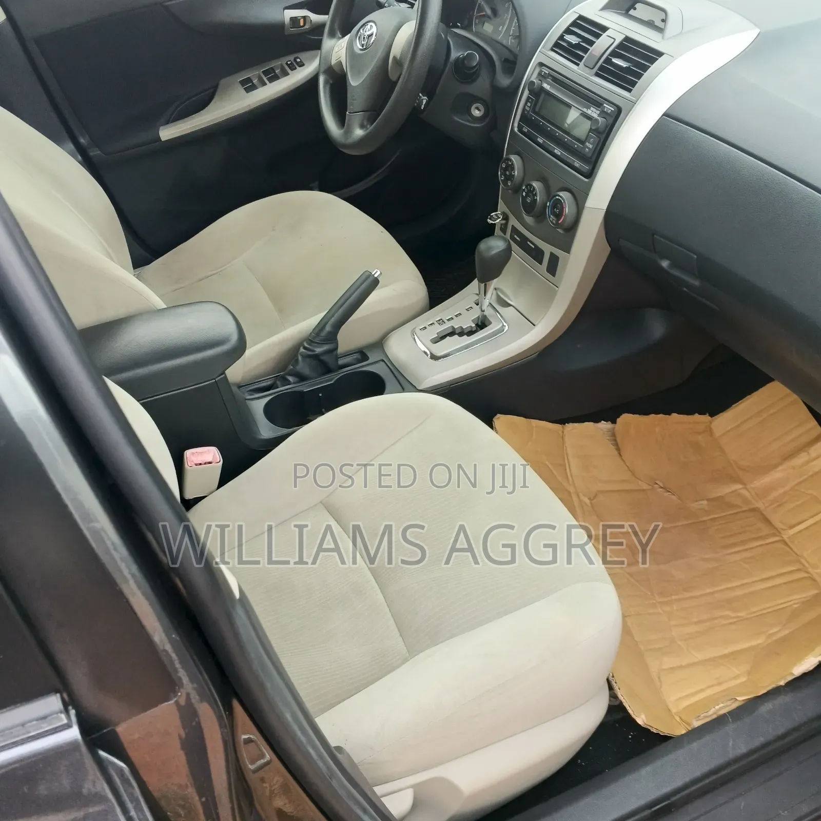 Toyota Corolla LE 4dr Sedan (1.8L 4cyl 4A) 2013 Gray