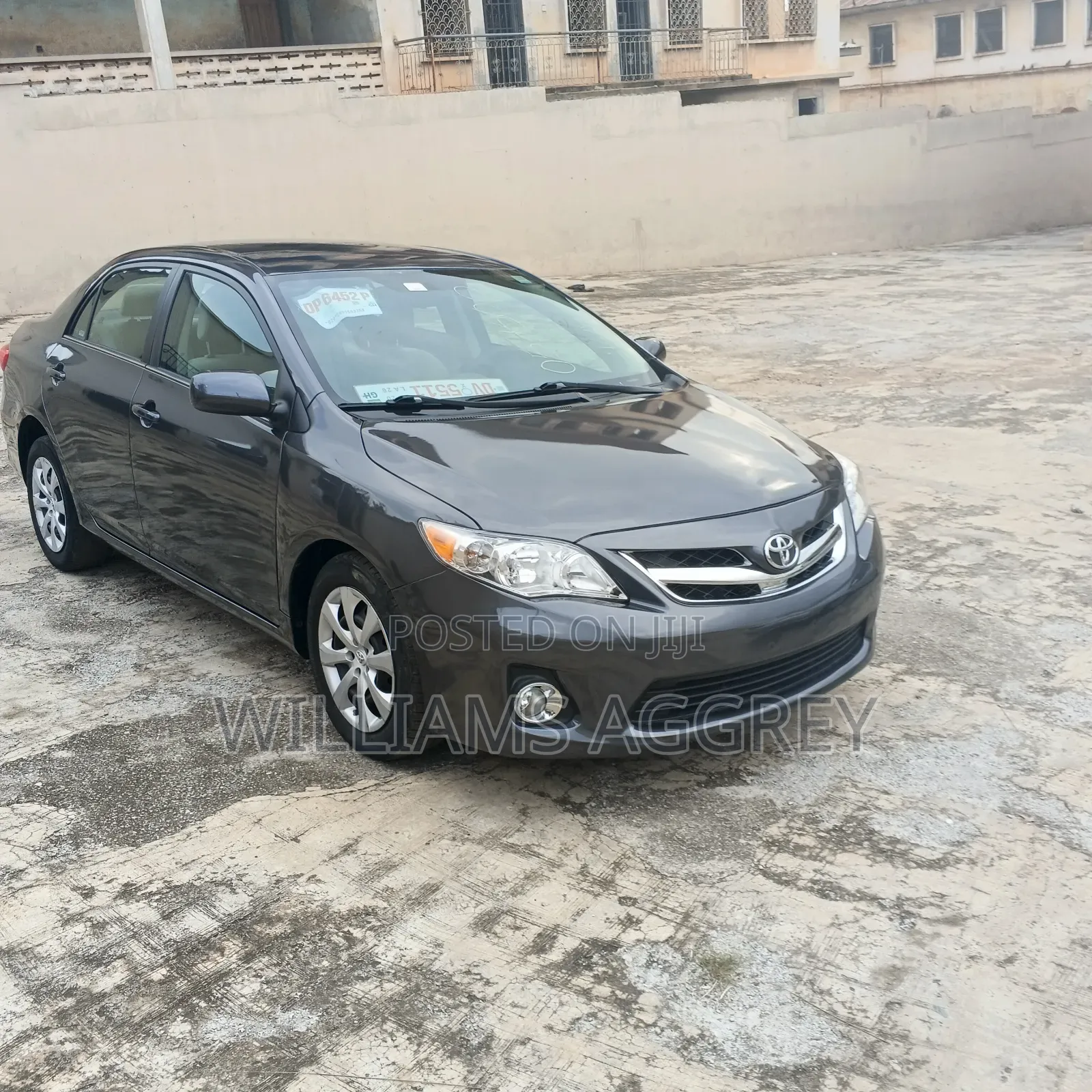 Toyota Corolla LE 4dr Sedan (1.8L 4cyl 4A) 2013 Gray