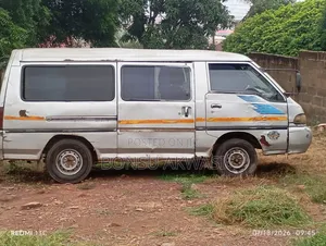 Hyundai H200 2000 Gray