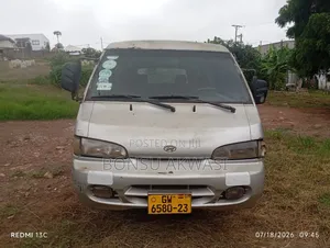 Hyundai H200 2000 Gray