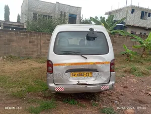 Hyundai H200 2000 Gray