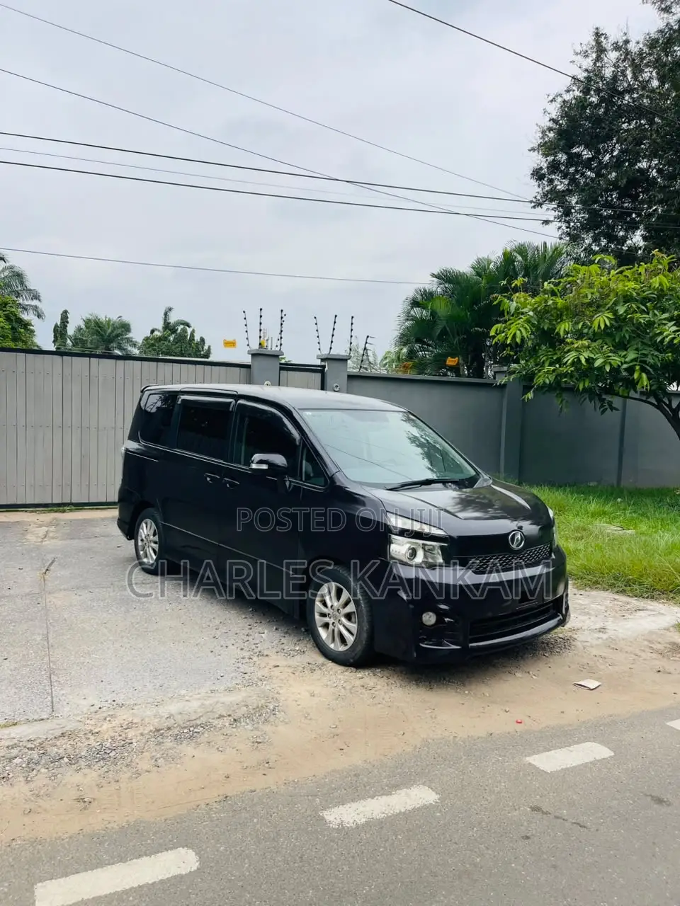 Toyota Voxy X 4WD 8-Seater 2012 Black