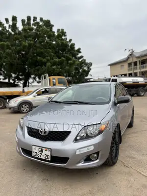 Toyota Corolla LE 4dr Sedan (1.8L 4cyl 4A) 2010 Silver