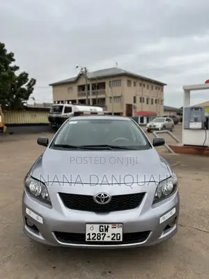 Toyota Corolla LE 4dr Sedan (1.8L 4cyl 4A) 2010 Silver