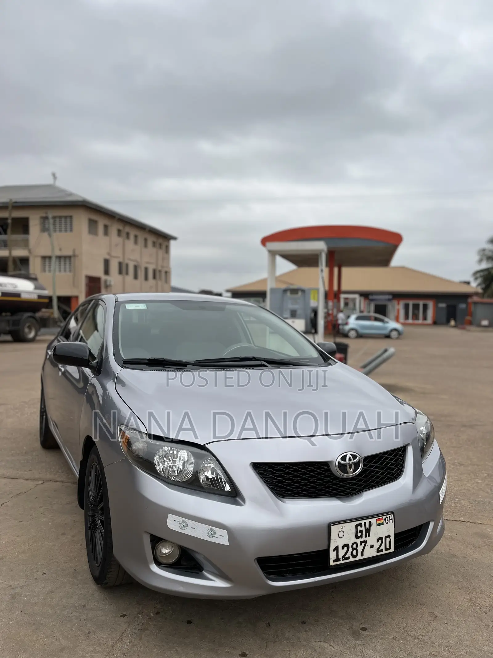 Toyota Corolla LE 4dr Sedan (1.8L 4cyl 4A) 2010 Silver