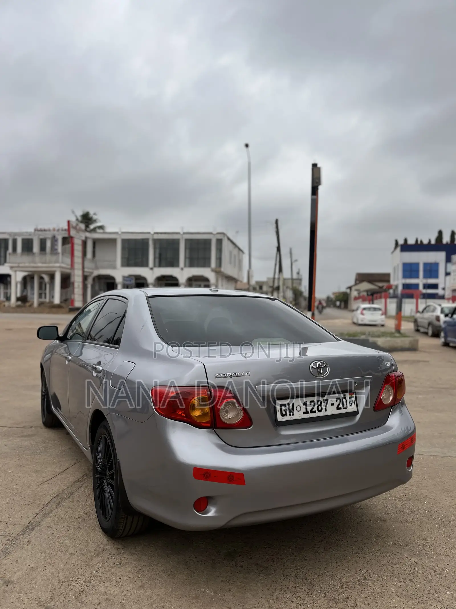 Toyota Corolla LE 4dr Sedan (1.8L 4cyl 4A) 2010 Silver