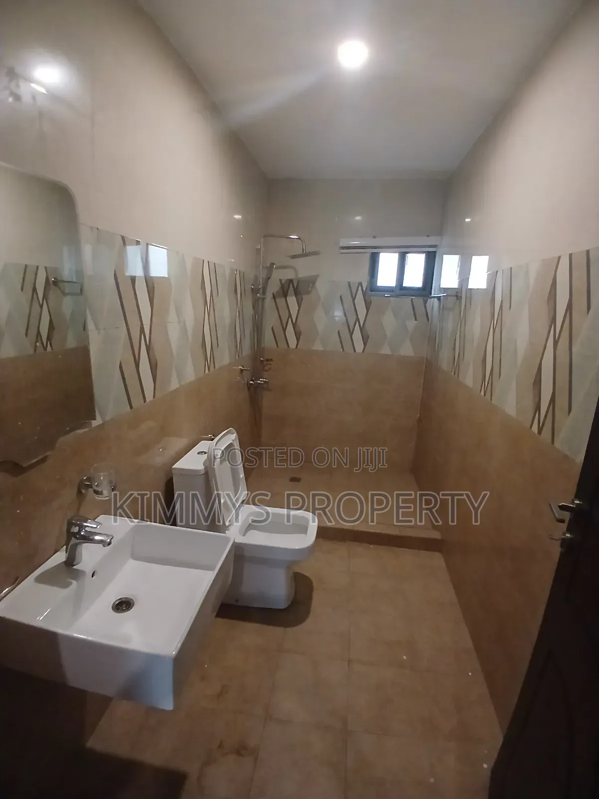 4bdrm House in Kobby Estate, School Junction for rent