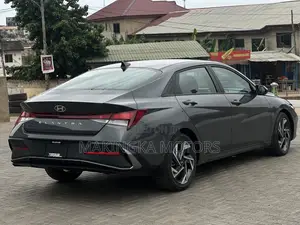 Hyundai Elantra SE 2024 Gray