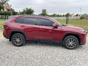 Toyota RAV4 LE AWD 2020 Red