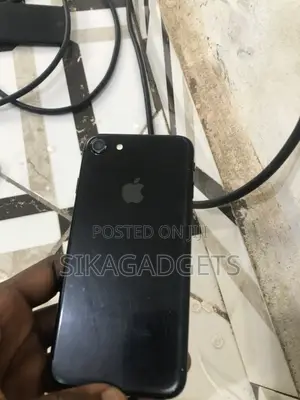 Apple iPhone 7 32 GB Red