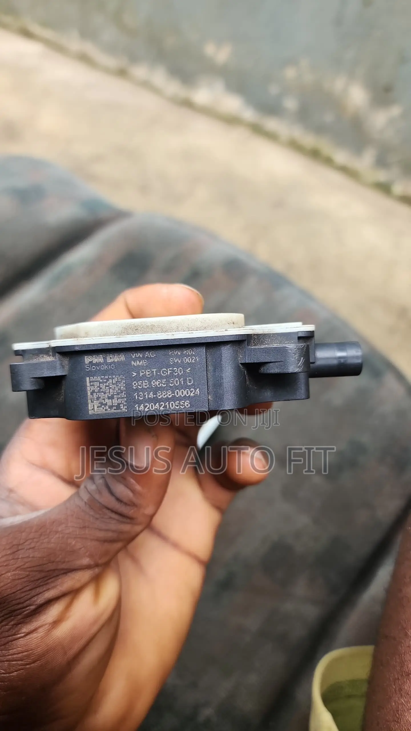 VW and Audi 2021-2023 Radiator Air Shutter Grille Motor (95B965501H)