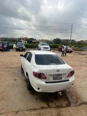Toyota Corolla Base 4dr Sedan (1.8L 4cyl 5M) 2010 White