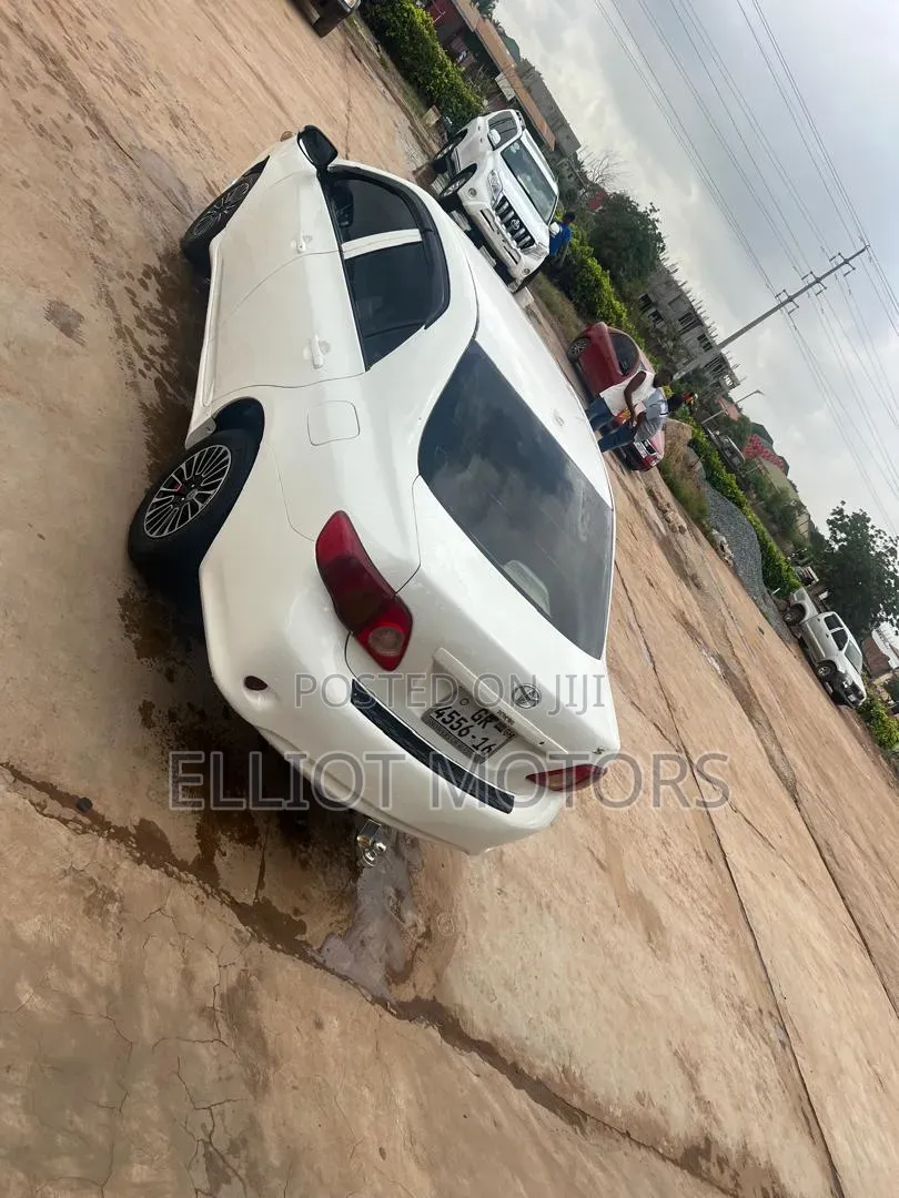Toyota Corolla Base 4dr Sedan (1.8L 4cyl 5M) 2010 White
