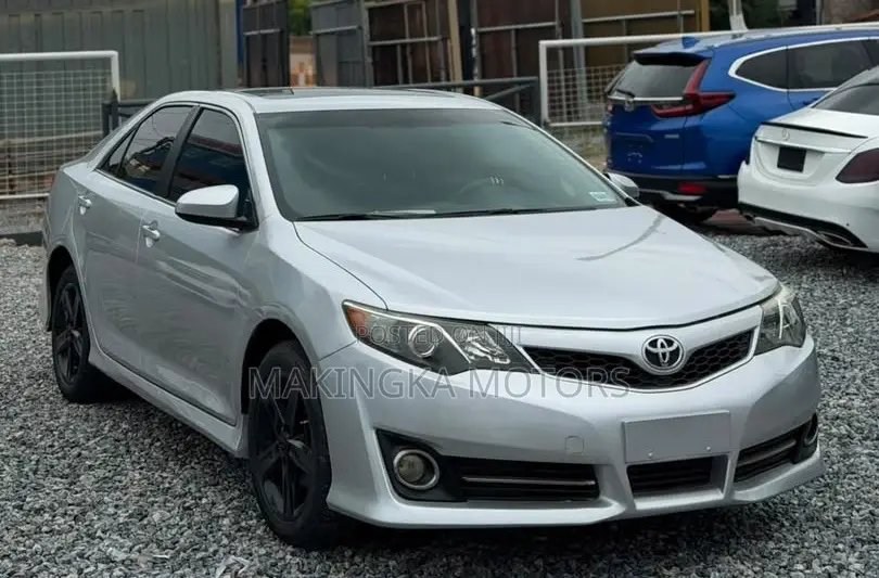 Toyota Camry SE Sport 4dr Sedan w/Prod. End 11/13 (2.5L 4cyl 6A) 2014
