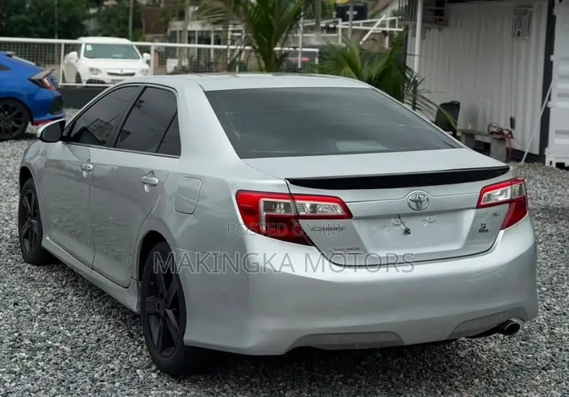 Toyota Camry SE Sport 4dr Sedan w/Prod. End 11/13 (2.5L 4cyl 6A) 2014
