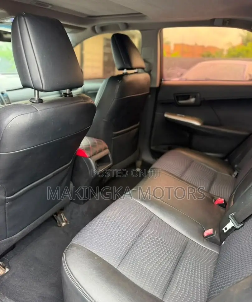 Toyota Camry SE Sport 4dr Sedan w/Prod. End 11/13 (2.5L 4cyl 6A) 2014